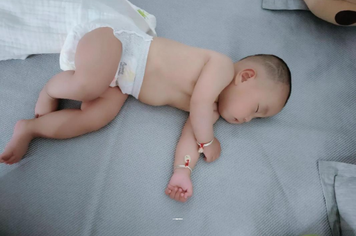 凉山怀孕多久会显肚子